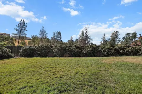 Exterior - 1265 Yacht Ct, Redding, CA 96003 photo 11 of 24
