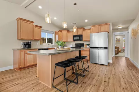 Kitchen - 1265 Yacht Ct, Redding, CA 96003 photo 2 of 9