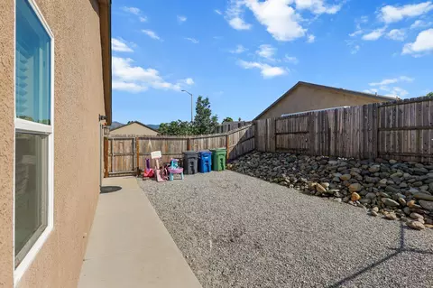 Exterior - 1265 Yacht Ct, Redding, CA 96003 photo 17 of 24