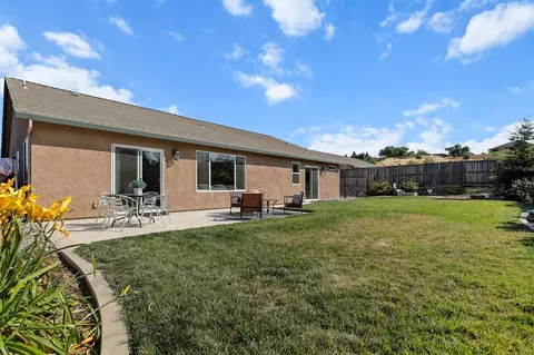 Exterior - 1265 Yacht Ct, Redding, CA 96003 photo 13 of 24