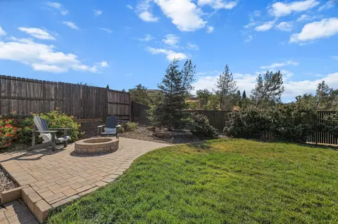 Exterior - 1265 Yacht Ct, Redding, CA 96003 photo 7 of 24