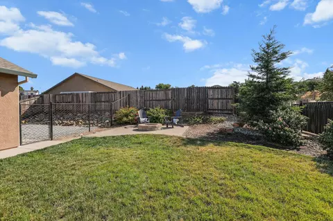 Exterior - 1265 Yacht Ct, Redding, CA 96003 photo 21 of 24