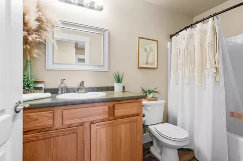 Bath - 1265 Yacht Ct, Redding, CA 96003 photo 2 of 4