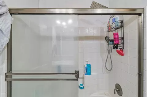Bath - 3144 Niklaus Path, Redding, CA 96002 photo 1 of 2