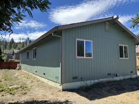 Exterior - 21 3rd Ave, Lewiston, CA 96052 photo 3 of 5