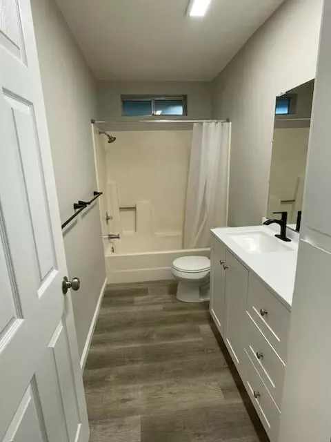 Bath - 21 3rd Ave, Lewiston, CA 96052 photo 1 of 2