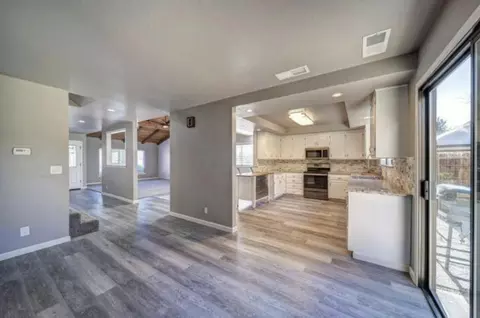 Entry Way - 3701 Cal Ore Dr, Redding, CA 96001 photo 2 of 3