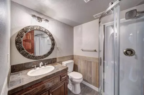Bath - 3701 Cal Ore Dr, Redding, CA 96001 photo 1 of 3