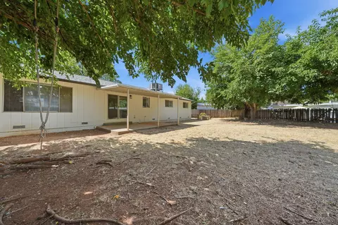 Exterior - 1134 Ruthie Ln, Redding, CA 96002 photo 8 of 10