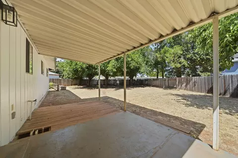 Exterior - 1134 Ruthie Ln, Redding, CA 96002 photo 4 of 10
