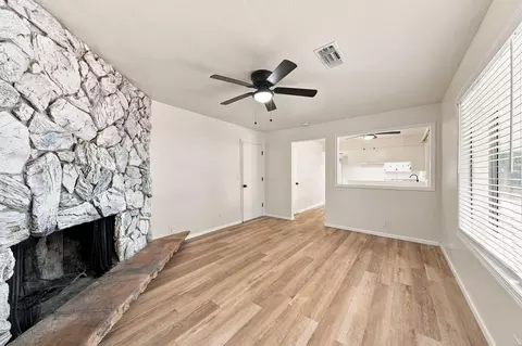 Living - 1134 Ruthie Ln, Redding, CA 96002 photo 4 of 4