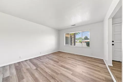 Living - 1134 Ruthie Ln, Redding, CA 96002 photo 1 of 4