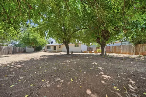 Exterior - 1134 Ruthie Ln, Redding, CA 96002 photo 7 of 10