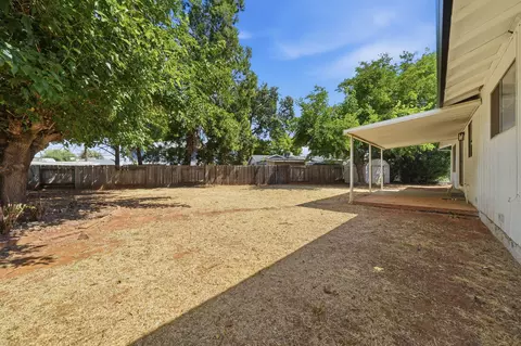 Exterior - 1134 Ruthie Ln, Redding, CA 96002 photo 5 of 10