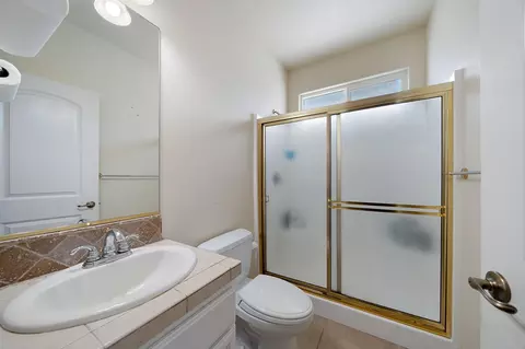 Bath - 2002 Cilantro Dr, Redding, CA 96003 photo 3 of 4
