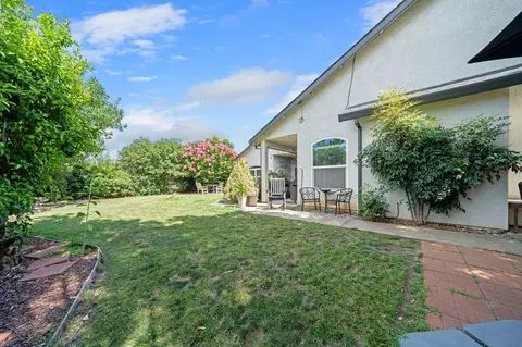 Exterior - 2002 Cilantro Dr, Redding, CA 96003 photo 6 of 8