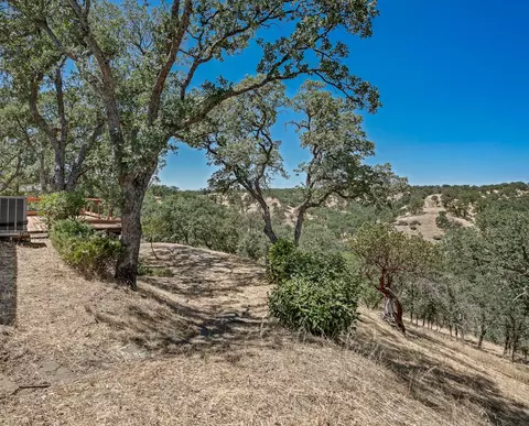 Exterior - 22370 Lariat Ln, Red Bluff, CA 96080 photo 8 of 11