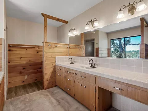 Bath - 22370 Lariat Ln, Red Bluff, CA 96080 photo 2 of 5