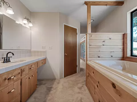 Bath - 22370 Lariat Ln, Red Bluff, CA 96080 photo 5 of 5