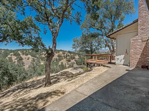 Exterior - 22370 Lariat Ln, Red Bluff, CA 96080 photo 7 of 11