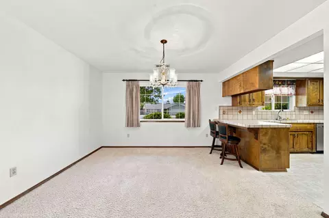 Dining - 318 Woodhill Dr, Redding, CA 96003 photo 1 of 2