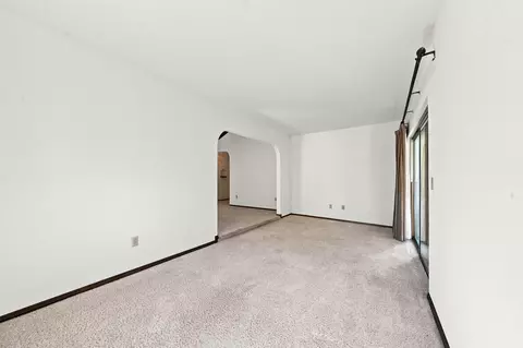Living - 318 Woodhill Dr, Redding, CA 96003 photo 4 of 8