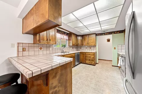 Kitchen - 318 Woodhill Dr, Redding, CA 96003 photo 2 of 5