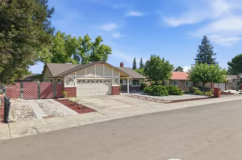 Exterior - 318 Woodhill Dr, Redding, CA 96003 photo 11 of 12
