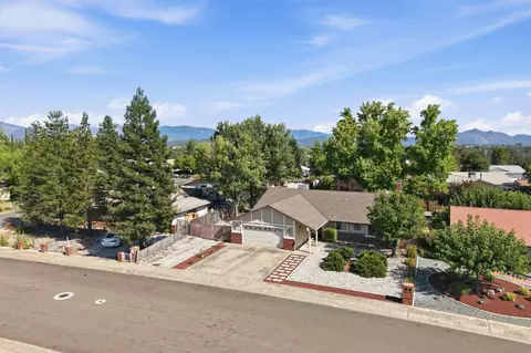 View/Area - 318 Woodhill Dr, Redding, CA 96003 photo 3 of 5