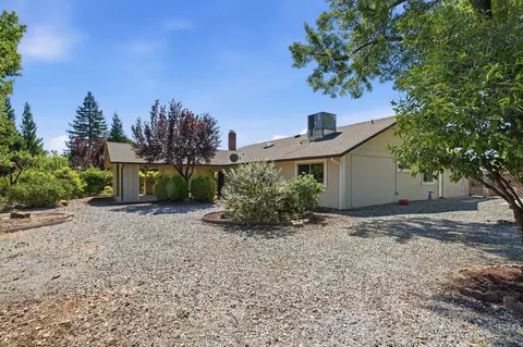 Exterior - 318 Woodhill Dr, Redding, CA 96003 photo 8 of 12