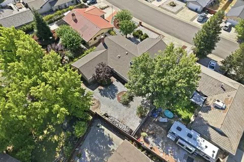 View/Area - 318 Woodhill Dr, Redding, CA 96003 photo 4 of 5