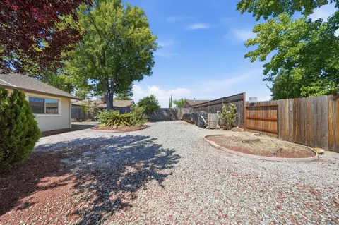 Exterior - 318 Woodhill Dr, Redding, CA 96003 photo 6 of 12