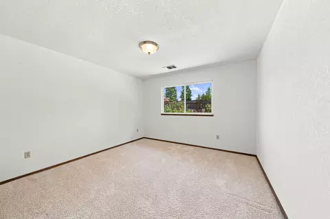 Bedroom - 318 Woodhill Dr, Redding, CA 96003 photo 3 of 6