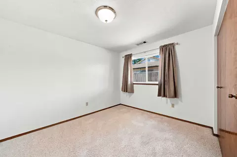 Bedroom - 318 Woodhill Dr, Redding, CA 96003 photo 5 of 6