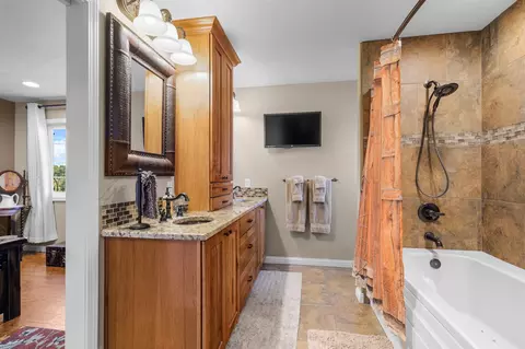 Bath - Undisclosed, Corning, CA 96021 photo 4 of 6