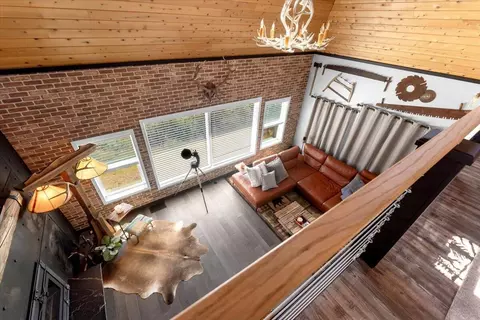 Living - 17038 Centrum Ln, Round Mountain, CA 96084 photo 4 of 4