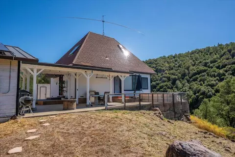 Exterior - 17038 Centrum Ln, Round Mountain, CA 96084 photo 6 of 10