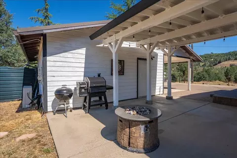 Exterior - 17038 Centrum Ln, Round Mountain, CA 96084 photo 7 of 10