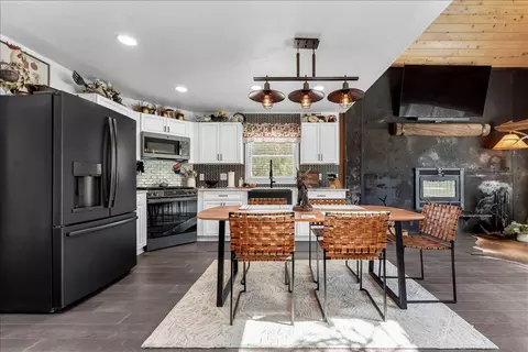 Kitchen - 17038 Centrum Ln, Round Mountain, CA 96084 photo 5 of 5