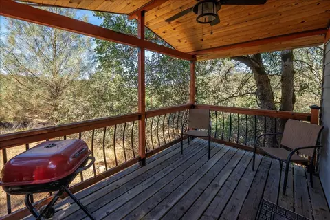 Exterior - 17038 Centrum Ln, Round Mountain, CA 96084 photo 4 of 10