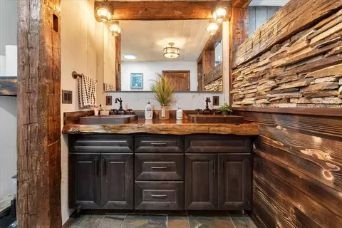 Bath - 17038 Centrum Ln, Round Mountain, CA 96084 photo 1 of 3