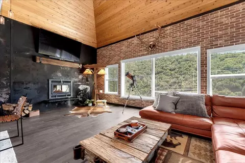 Living - 17038 Centrum Ln, Round Mountain, CA 96084 photo 3 of 4