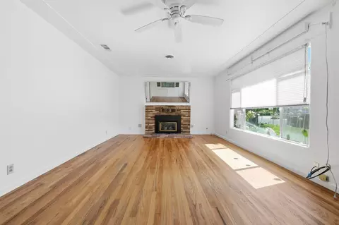 Living - 265 Kaer Ave, Red Bluff, CA 96080 photo 2 of 5