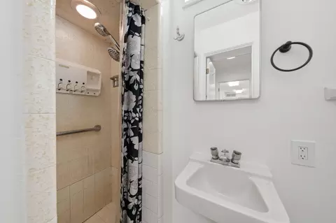 Bath - 265 Kaer Ave, Red Bluff, CA 96080 photo 3 of 3