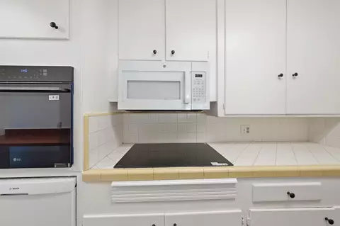 Kitchen - 265 Kaer Ave, Red Bluff, CA 96080 photo 2 of 3