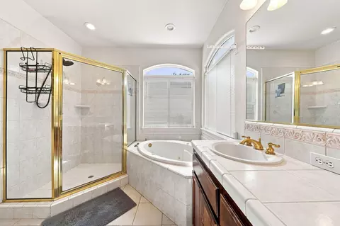 Bath - 2983 Montana Sky Dr, Redding, CA 96002 photo 2 of 4