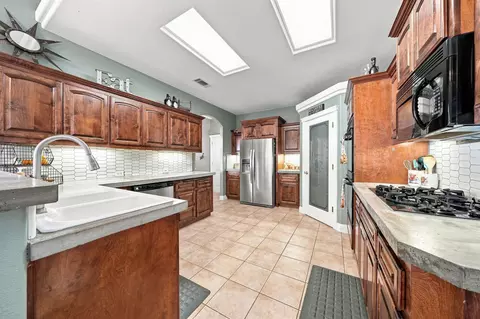 Kitchen - 2983 Montana Sky Dr, Redding, CA 96002 photo 2 of 4