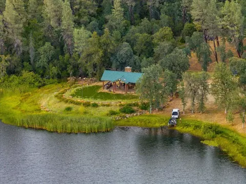 View/Area - 8499 Simmons Rd, Redding, CA 96001 photo 2 of 10