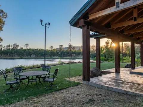 Exterior - 8499 Simmons Rd, Redding, CA 96001 photo 2 of 4