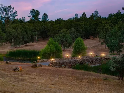 View/Area - 8499 Simmons Rd, Redding, CA 96001 photo 1 of 10